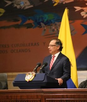 FOTO_2_INSTALACION_CONGRESO_20_de_julio